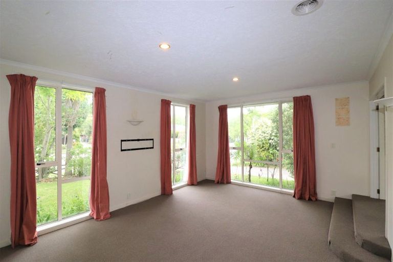Photo of property in 4 Leeman Place, Redwood, Christchurch, 8051