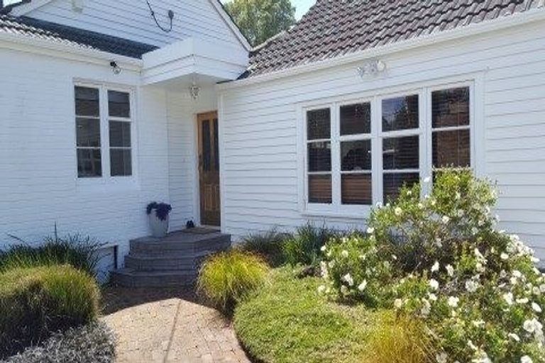 Photo of property in 40 Belle Vue Avenue, Northcote Point, Auckland, 0627