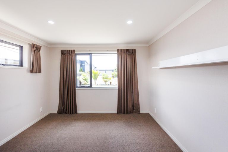 Photo of property in 33 Rodeo Drive, Kelvin Grove, Palmerston North, 4414
