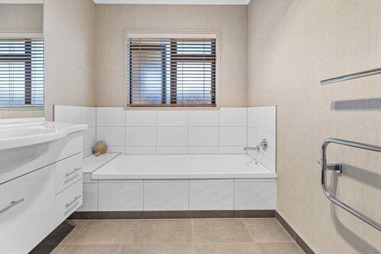 Photo of property in 137 Rowesdale Drive, Ohauiti, Tauranga, 3112