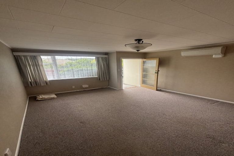 Photo of property in 5 Whirinaki Crescent, Heretaunga, Upper Hutt, 5018