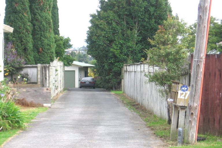 Photo of property in 1/127 Bruce Mclaren Road, Henderson, Auckland, 0612