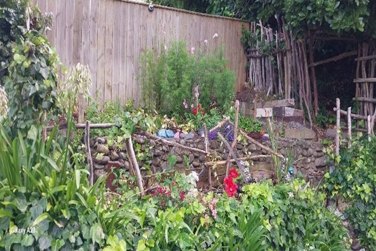 Photo of property in 5a Magnolia Grove, Maungaraki, Lower Hutt, 5010