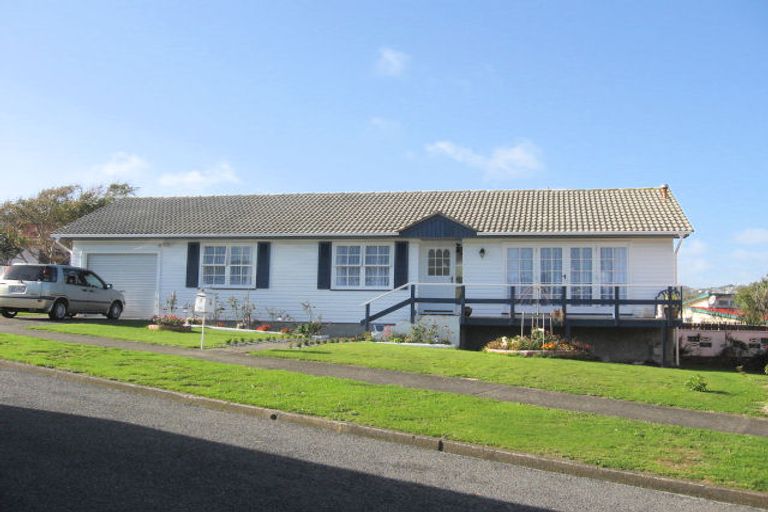 Photo of property in 3 Brian Place, Titahi Bay, Porirua, 5022