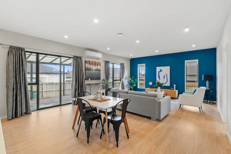 Photo of property in 10 Twin Parks Rise, Papakura, 2110