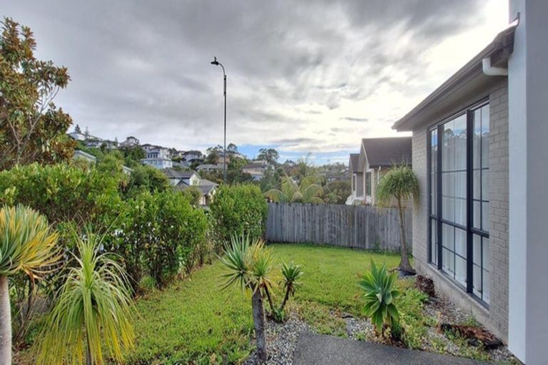 Photo of property in 34 Borneo Drive, Fairview Heights, Auckland, 0632