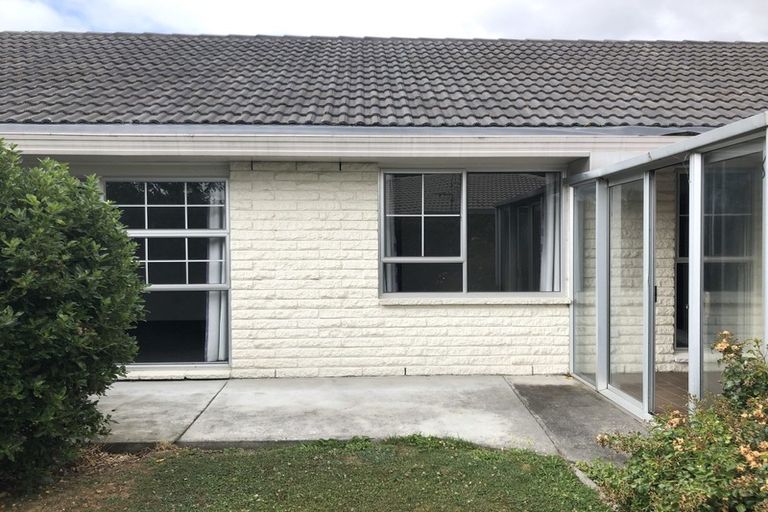Photo of property in 17 Witbrock Crescent, Burnside, Christchurch, 8053