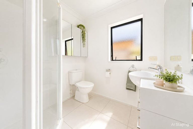 Photo of property in 20 Mackwell Road, Fairview Heights, Auckland, 0632