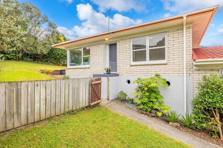 Photo of property in 2/5 Finn Place, Totara Vale, Auckland, 0629