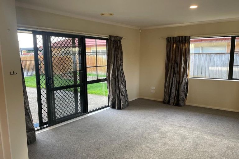 Photo of property in 12 Gandalf Crescent, Paraparaumu, 5032