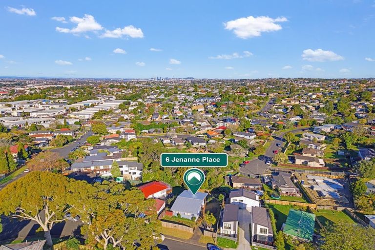Photo of property in 6 Jenanne Place, Totara Vale, Auckland, 0629