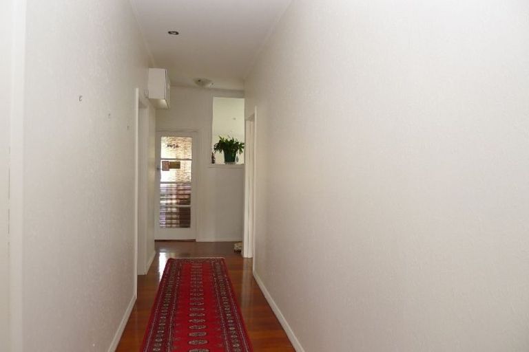 Photo of property in 24 Waikato Street, Island Bay, Wellington, 6023