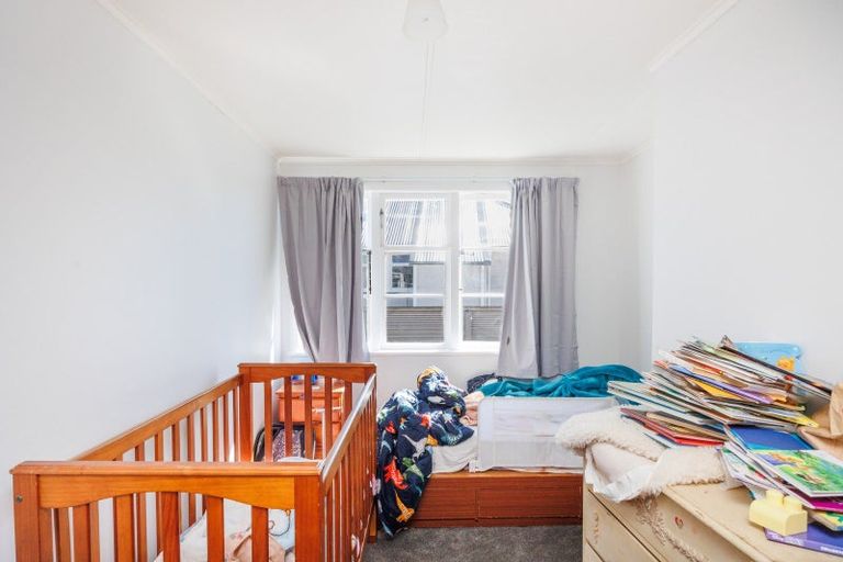 Photo of property in 27 Crewe Crescent, Hokowhitu, Palmerston North, 4410