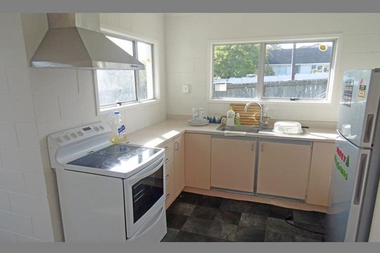 Photo of property in 2/1 Raeben Avenue, Hillcrest, Auckland, 0627