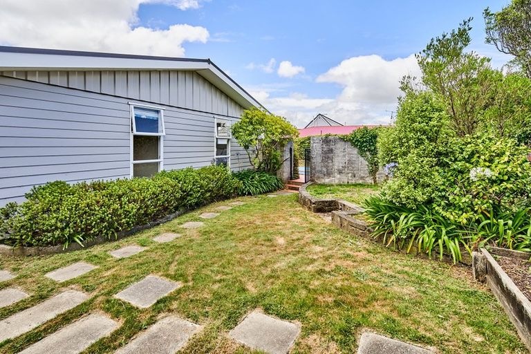 Photo of property in 2 Cranwell Street, Churton Park, Wellington, 6037