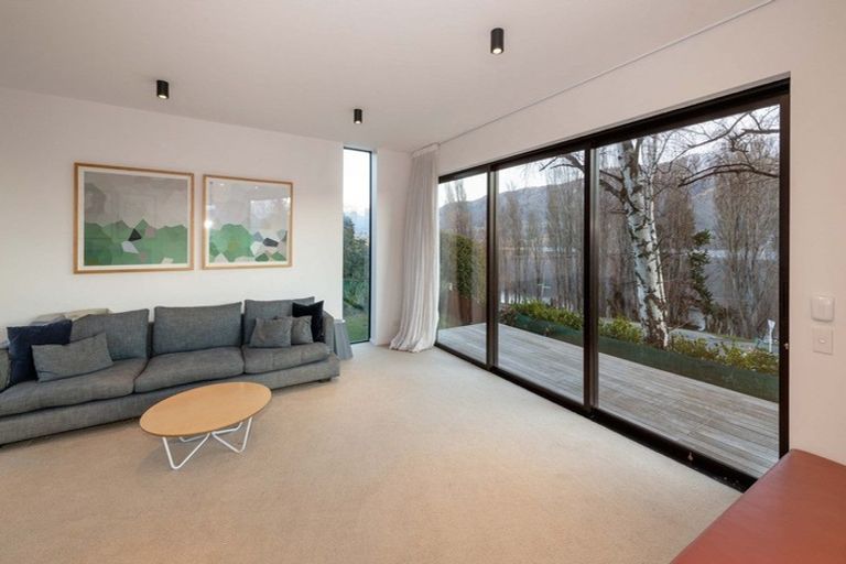 Photo of property in 9 Beacon Point Road, Wanaka, 9305