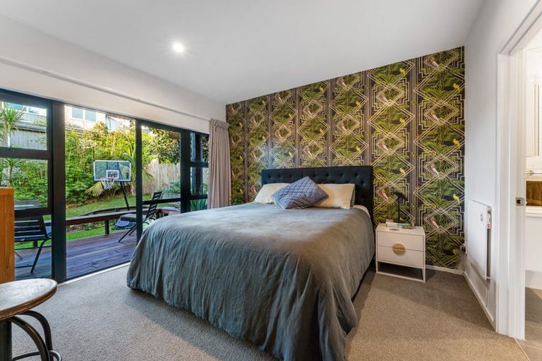Photo of property in 2/21 Aorangi Place, Birkenhead, Auckland, 0626