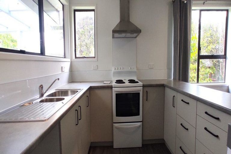 Photo of property in 15 Hydra Place, Glen Eden, Auckland, 0602