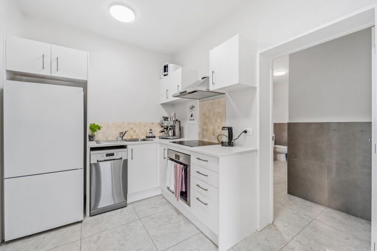 Photo of property in 87 Roberts Road, Matakatia, Whangaparaoa, 0930