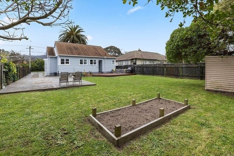 Photo of property in 114 Cambridge Terrace, Fairfield, Lower Hutt, 5011