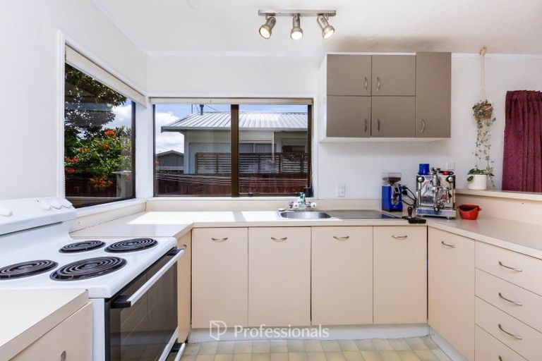 Photo of property in 2/25 Memphis Grove, Totara Park, Upper Hutt, 5018