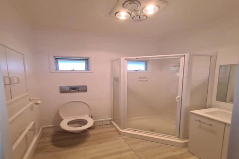 Photo of property in 39 Churchill Road, Murrays Bay, Auckland, 0630