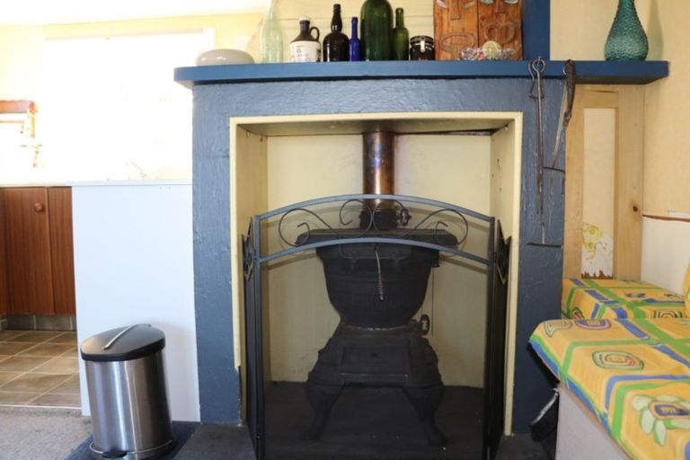 Photo of property in 2 Marine Terrace, Kaka Point, 9271