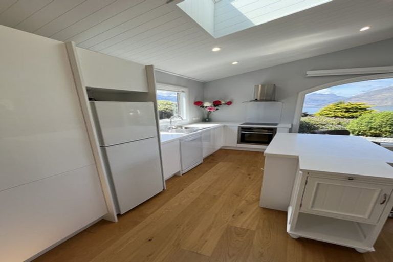 Photo of property in 57 Cedar Drive, Kelvin Heights, Queenstown, 9300