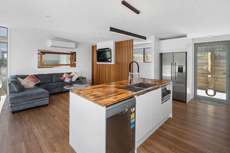 Photo of property in 221 Houghton Bay Road, Houghton Bay, Wellington, 6023