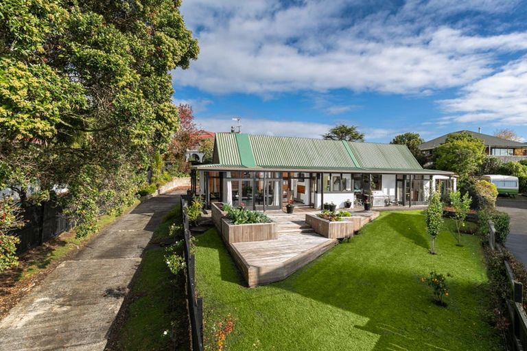 Photo of property in 15 Fairlea Road, Te Atatu South, Auckland, 0610