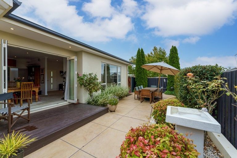 Photo of property in 12 Willowview Drive, Redwood, Christchurch, 8051