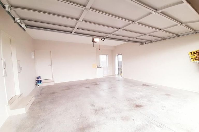 Photo of property in 25 Andy Crescent, Flat Bush, Auckland, 2016