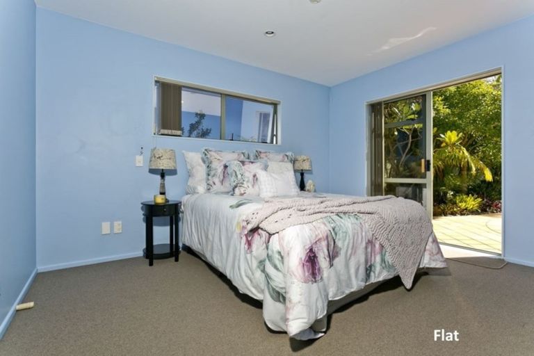 Photo of property in 24 St Lucia Place, Unsworth Heights, Auckland, 0632