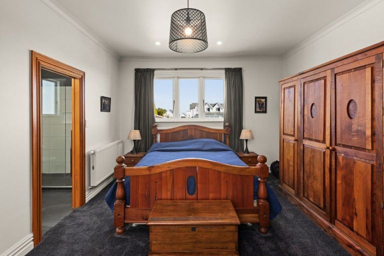 Photo of property in 1 Roslyn Road, Bluff Hill, Napier, 4110