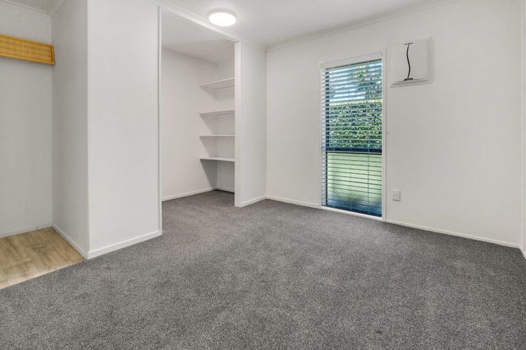 Photo of property in 120 Walter Strevens Drive, Conifer Grove, Takanini, 2112