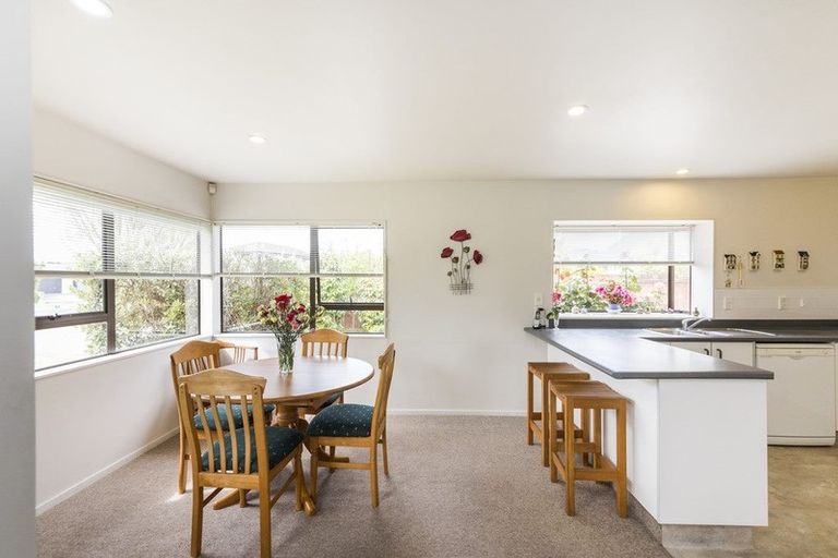 Photo of property in 8 Colorado Crescent, Milson, Palmerston North, 4414