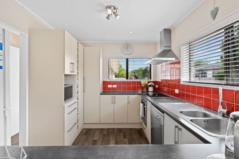 Photo of property in 19b Lillian Place, Orewa, 0931