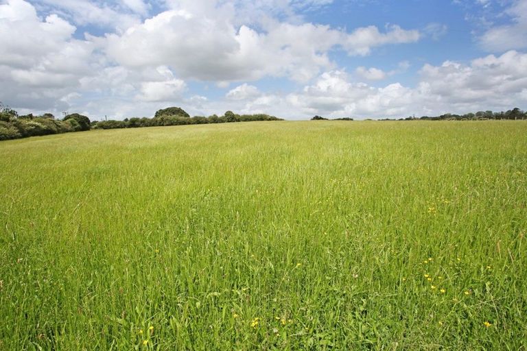 Photo of property in 2 Dromgools Road, Tuakau, 2121