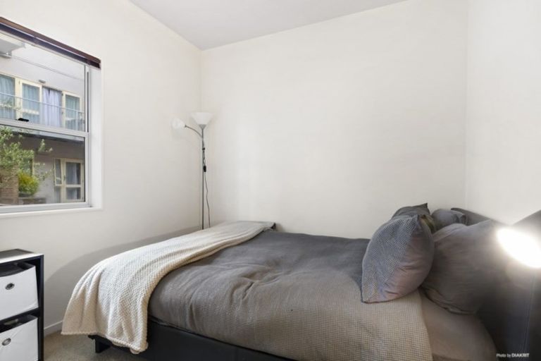 Photo of property in Luxford Villas, 105/72 Herald Street, Berhampore, Wellington, 6023