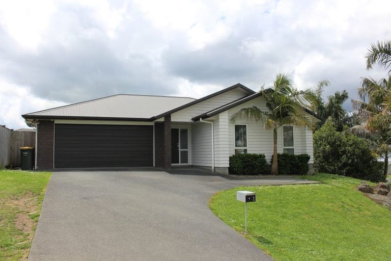 Photo of property in 2 Malbec Place, Huapai, Kumeu, 0810