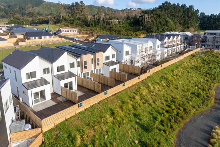Photo of property in 2 Tarapuka Road, Kenepuru, Porirua, 5022
