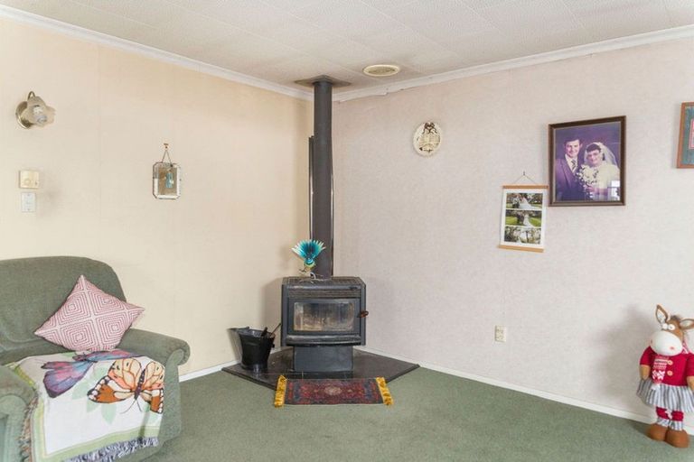 Photo of property in 5 Gladstone Street, Dannevirke, 4930