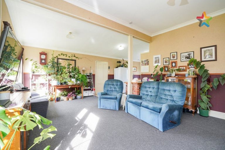 Photo of property in 22 Buckingham Street, Tokanui, 9884
