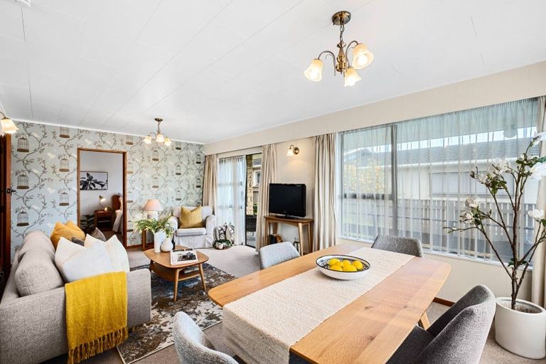 Photo of property in 2 Tiverton Crescent, Whalers Gate, New Plymouth, 4310