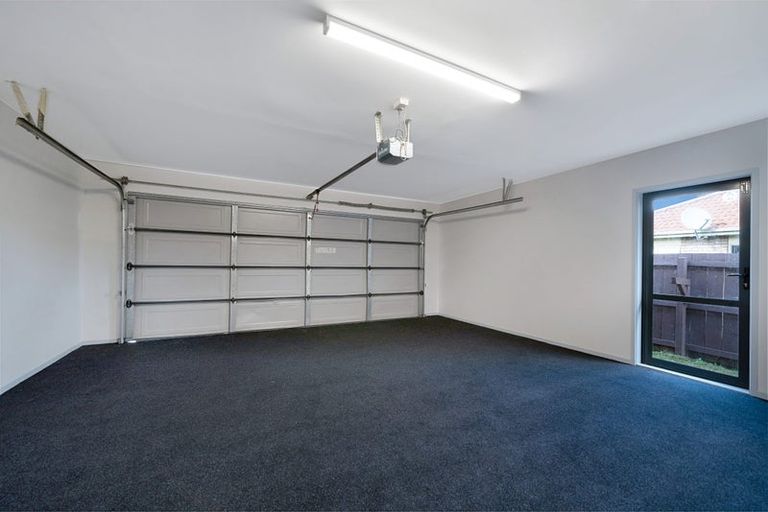 Photo of property in 9 Woodbank Drive, Glen Eden, Auckland, 0602