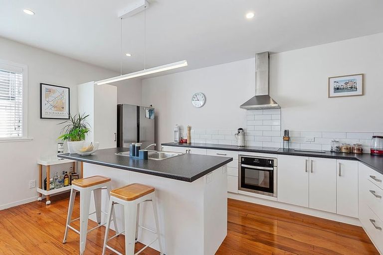 Photo of property in 27 Mexted Terrace, Tawa, Wellington, 5028