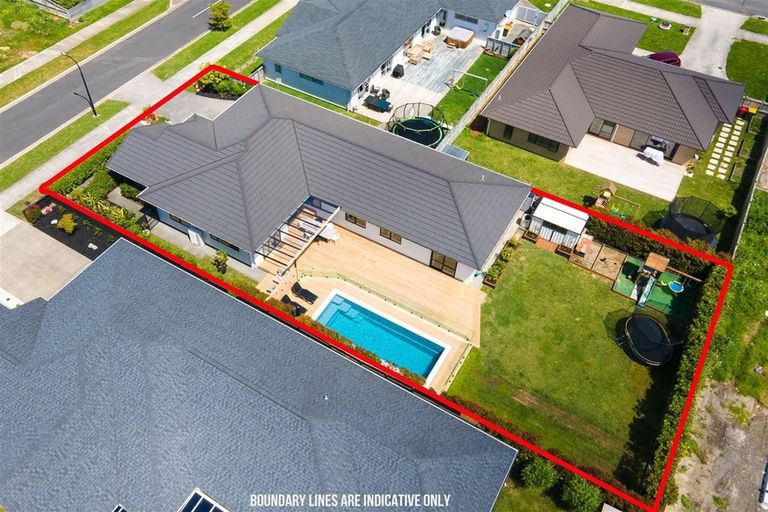 Photo of property in 14 Walter Ruddock Avenue, Kumeu, 0810