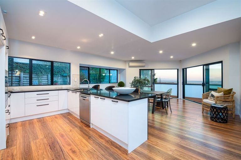 Photo of property in 139 Mount Pleasant Road, Mount Pleasant, Christchurch, 8081