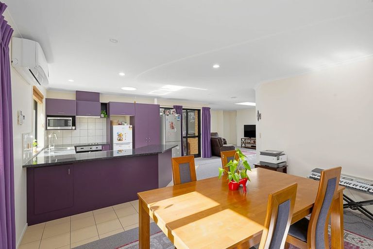 Photo of property in 42 San Marino Drive West, Henderson, Auckland, 0612