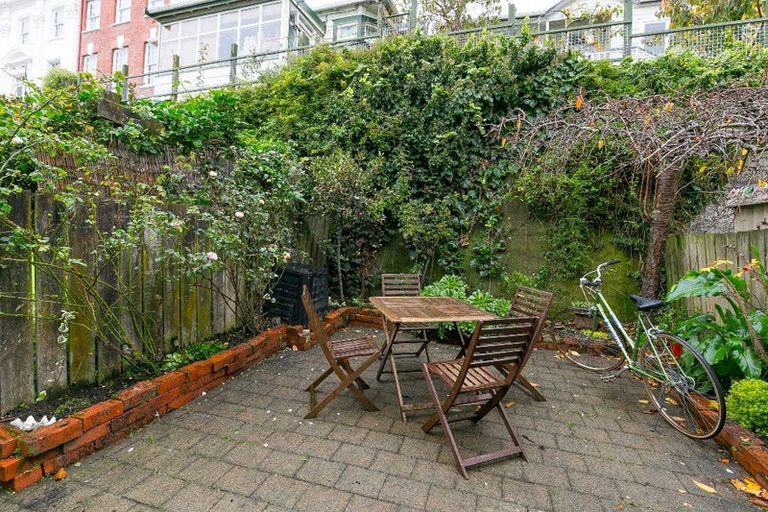 Photo of property in 43 Aro Street, Aro Valley, Wellington, 6021